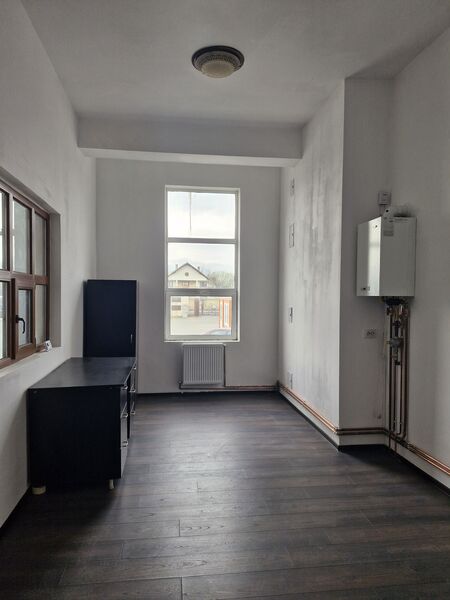 Brasov, Calea Feldioarei, inchiriez cladire ideala ca showroom,
