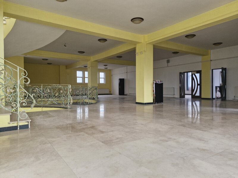 Brasov, Calea Feldioarei, inchiriez cladire ideala ca showroom,