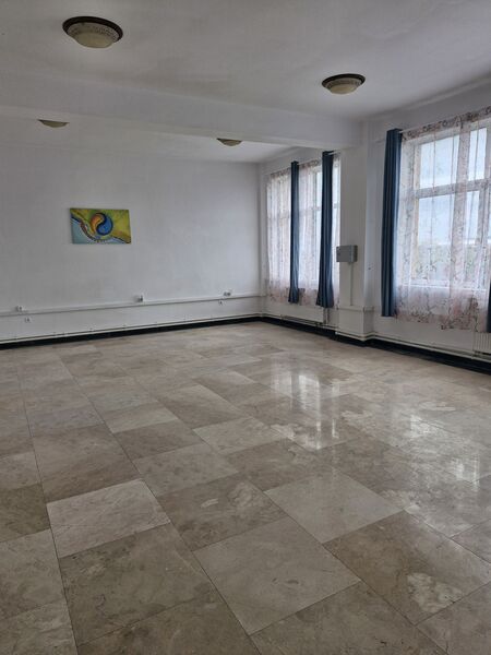 Brasov, Calea Feldioarei, inchiriez cladire ideala ca showroom,