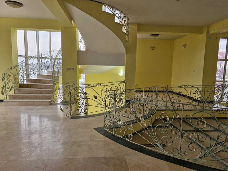 Brasov, Calea Feldioarei, inchiriez cladire ideala ca showroom,